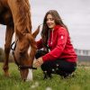 EQUITHEME - Sweat à Capuche "Britney" Cerise – Image 3
