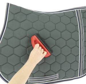 HIPPOTONIC - Brosse en Caoutchouc pour Tapis