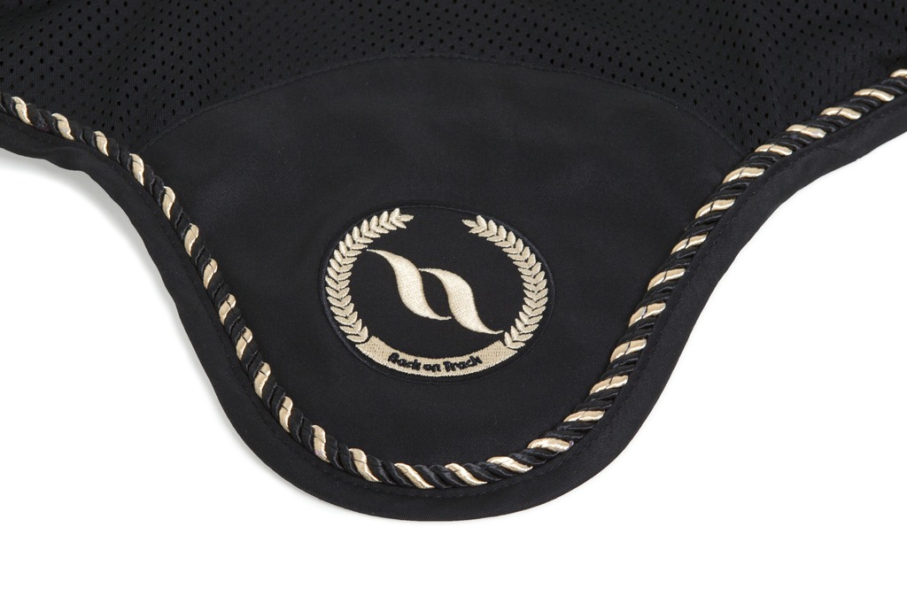 BACK ON TRACK - Bonnet Chasse-Mouche Noir – Image 3