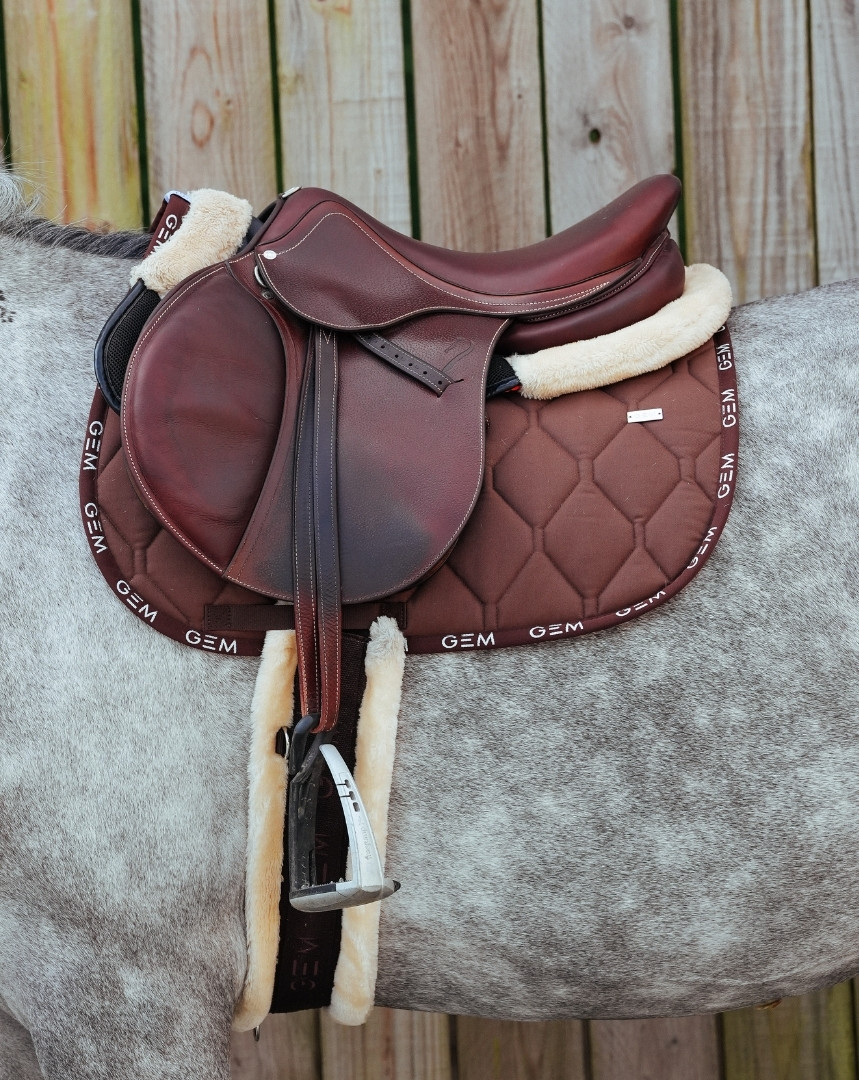 GEM - Tapis de selle "LOVE" Chocolat – Image 2