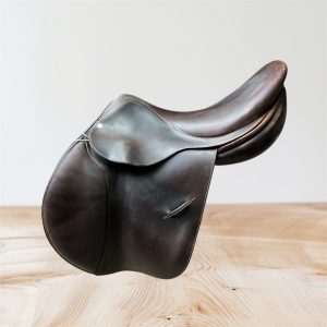 CHILDERIC - Selle 17" Havane + Housse