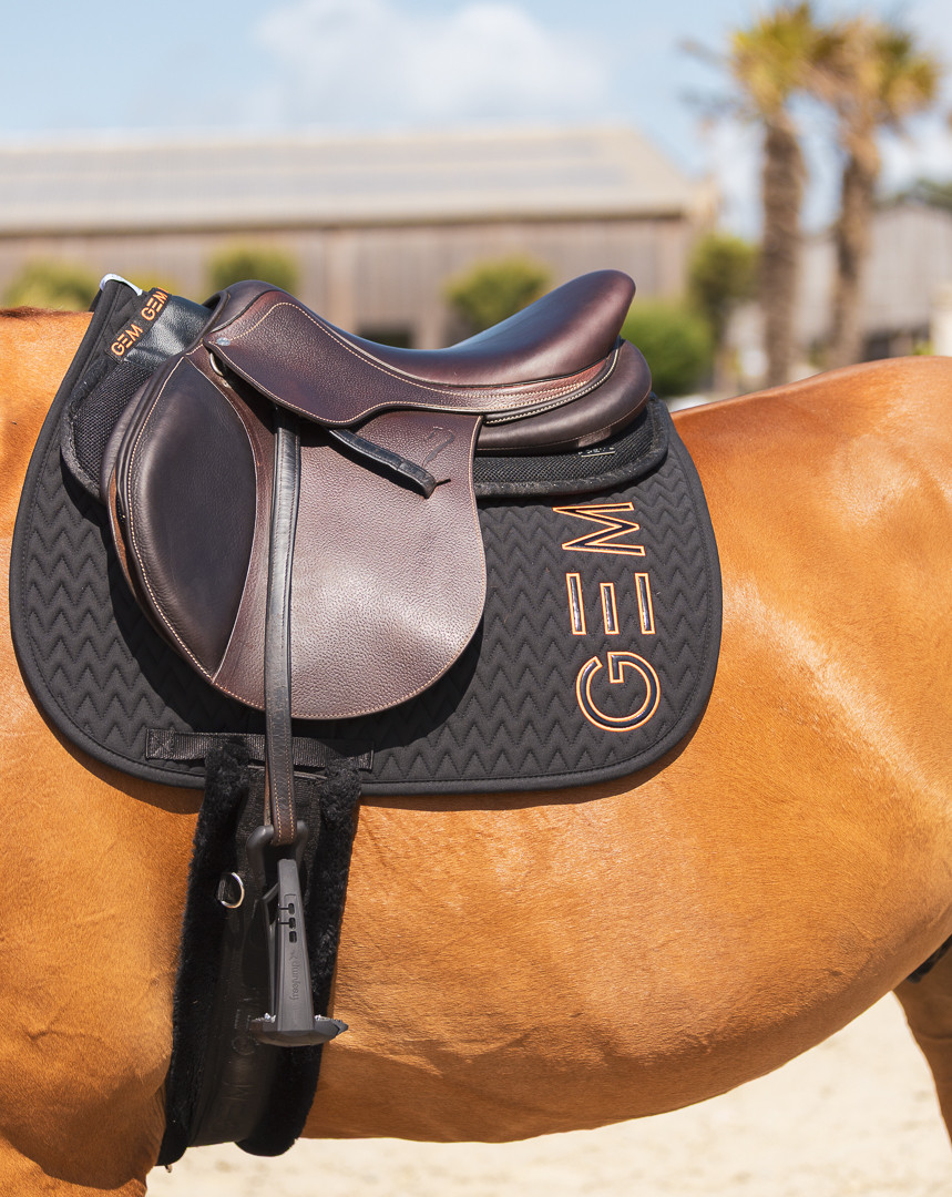 GEM - Tapis de selle "TEN" Noir/Néon – Image 3