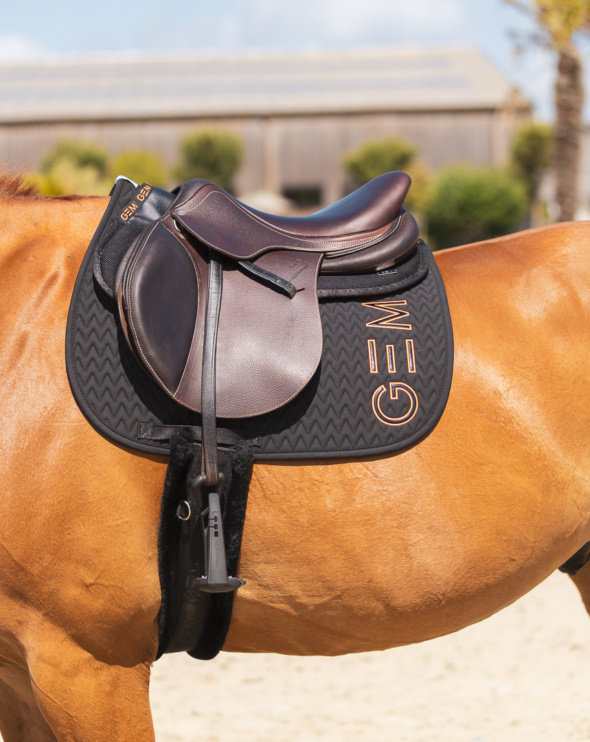 GEM - Tapis de selle "TEN" Noir/Néon – Image 2