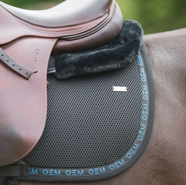 GEM - Tapis de selle "Mesh" Noir/Bleu – Image 2