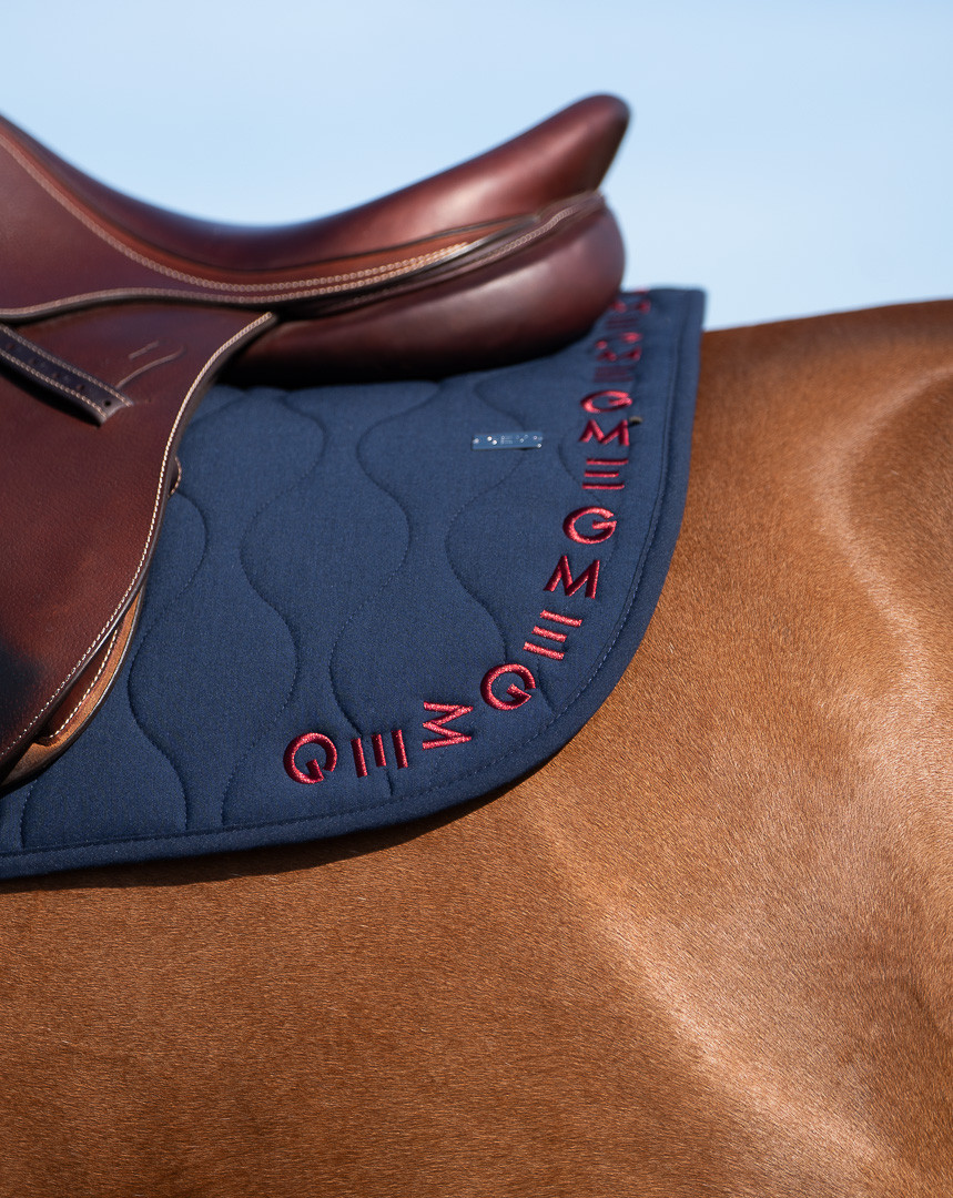 GEM - Tapis de selle "Essentiel" Marine/Bordeaux – Image 3