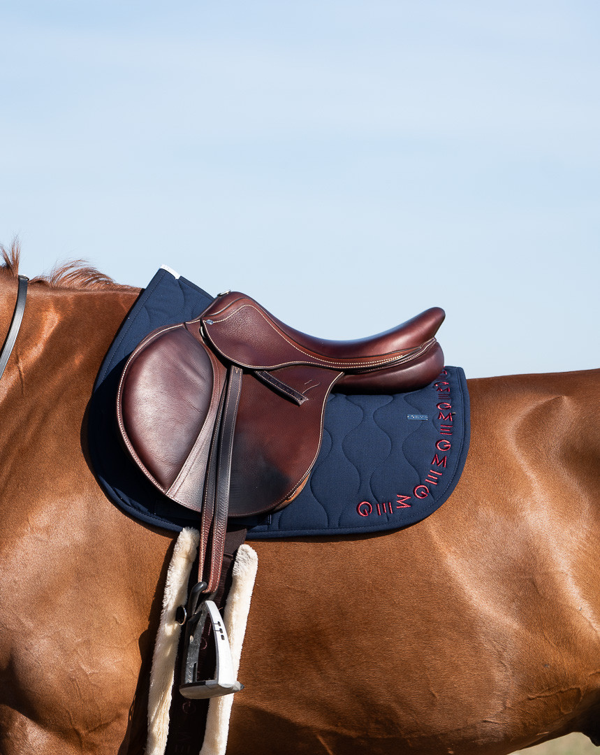 GEM - Tapis de selle "Essentiel" Marine/Bordeaux – Image 4